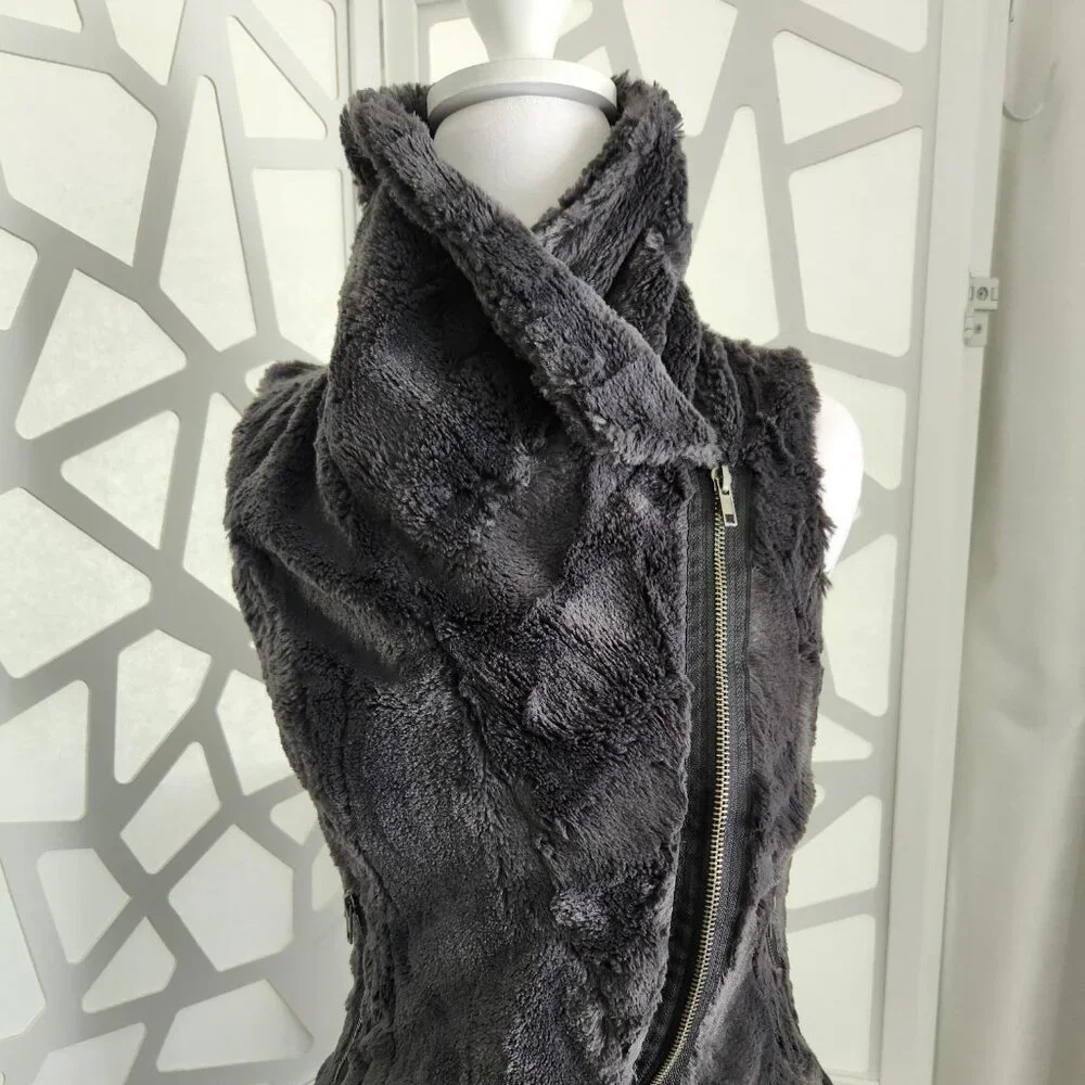 Faux Fur Vest - Dark Grey Beautiful Large Collar - Picture 6 of 10